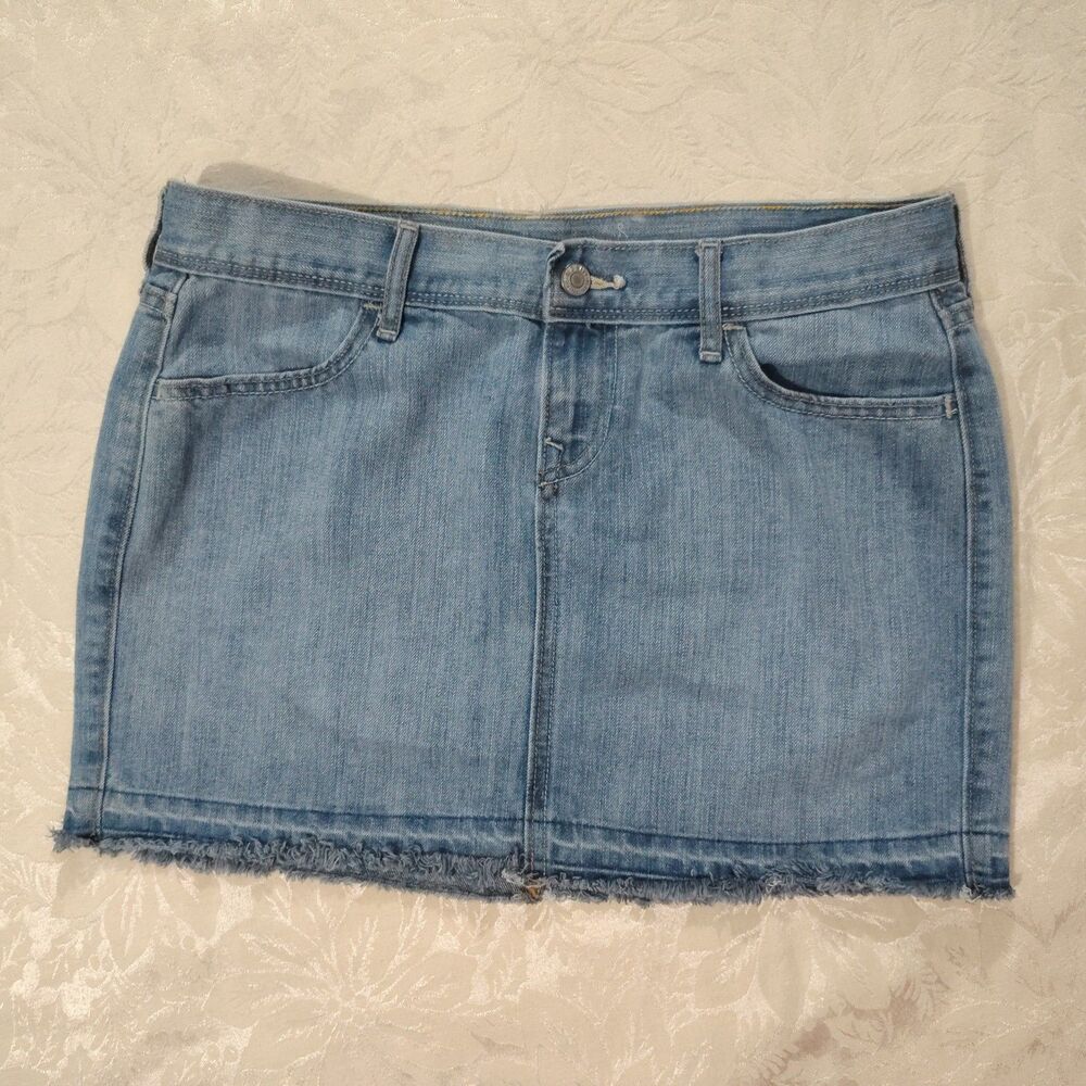 Old Navy Y2K Denim Mini Skirt Light Wash Raw Hem Low Rise Boho Punk Size 6